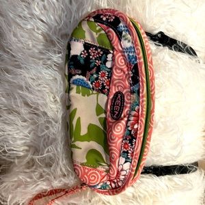 Keen wallet / over the shoulder-Strap is removable- could be wallet